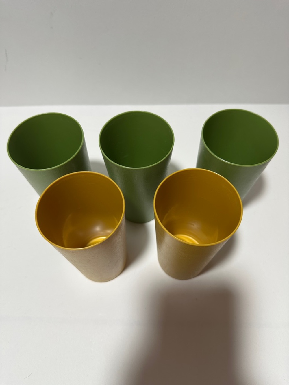Set of 5 Vintage Plastic Tumblers Mustard Yellow Olive Green Retro Kitchen Cups - Picture 5 of 8